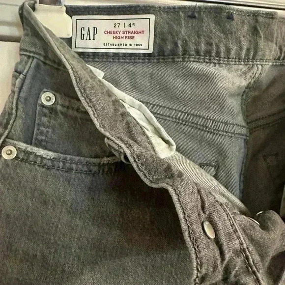 EUC Gap Women’s Cheeky Straight High Rise Grey Jeans, Size 4R - Picture 3 of 3